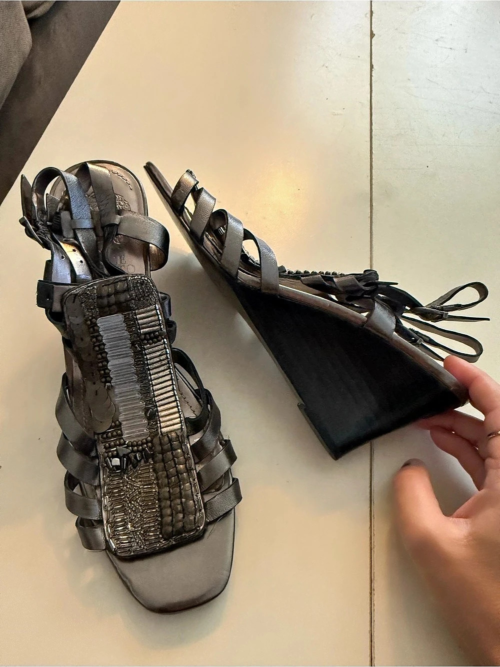 Vince Camuto Metallic Pewter Beaded Embellished Gladiator Wedge Sandals Boho 8